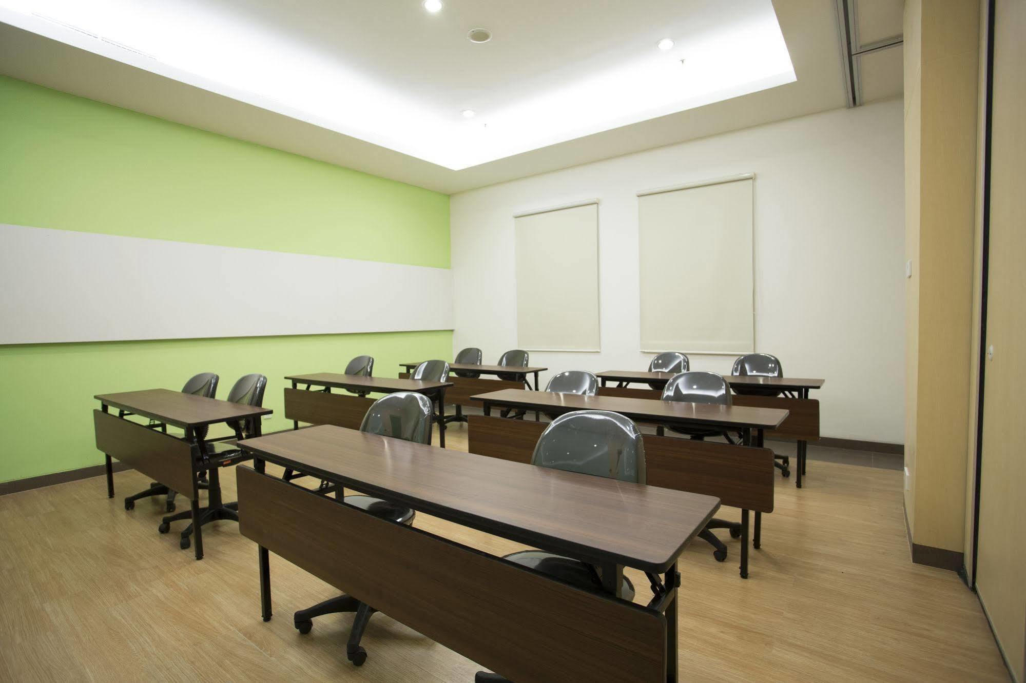 제스트 호텔 제무르사리 수라바야 외부 사진