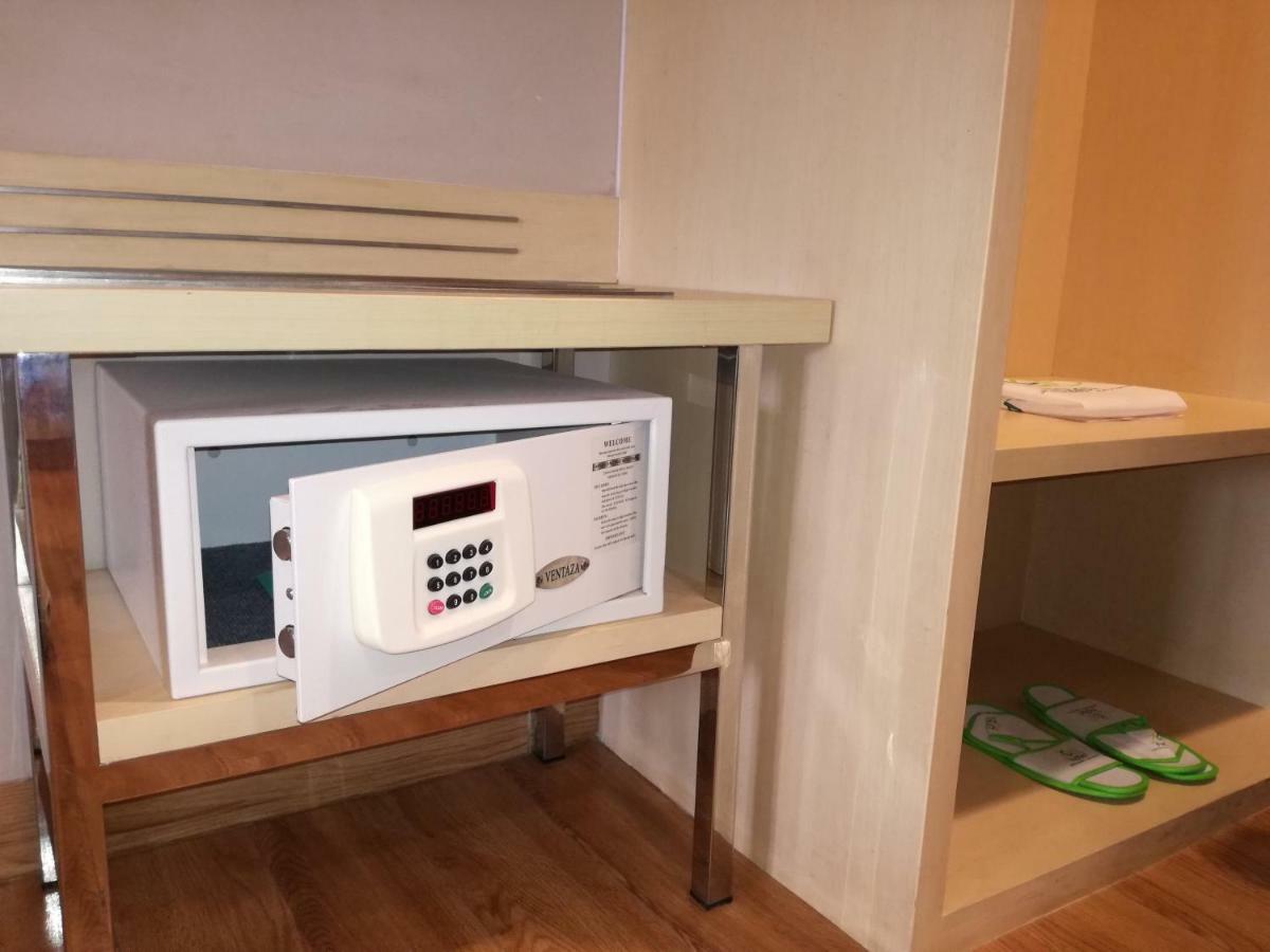 제스트 호텔 제무르사리 수라바야 외부 사진
